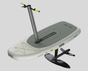 Heller Hyperfly Scooter mit Lenkstange und schwarzem Tragfluegel vor grauem Hintergrund