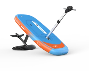 Blau-orangefarbenes eFoil mit Tragflügel und Steuerstange, freigestellt vor weißem Hintergrund