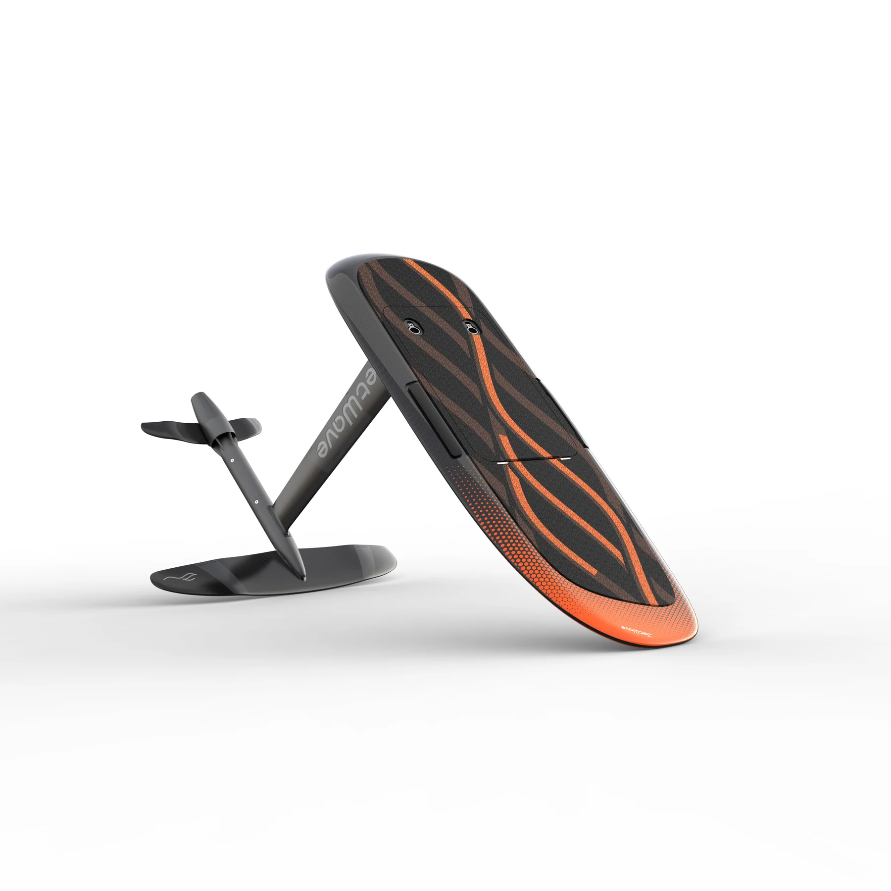 eFoil in Schwarz-Orange mit gemustertem Carbondeck und Tragfluegel, seitlich aufgestellt